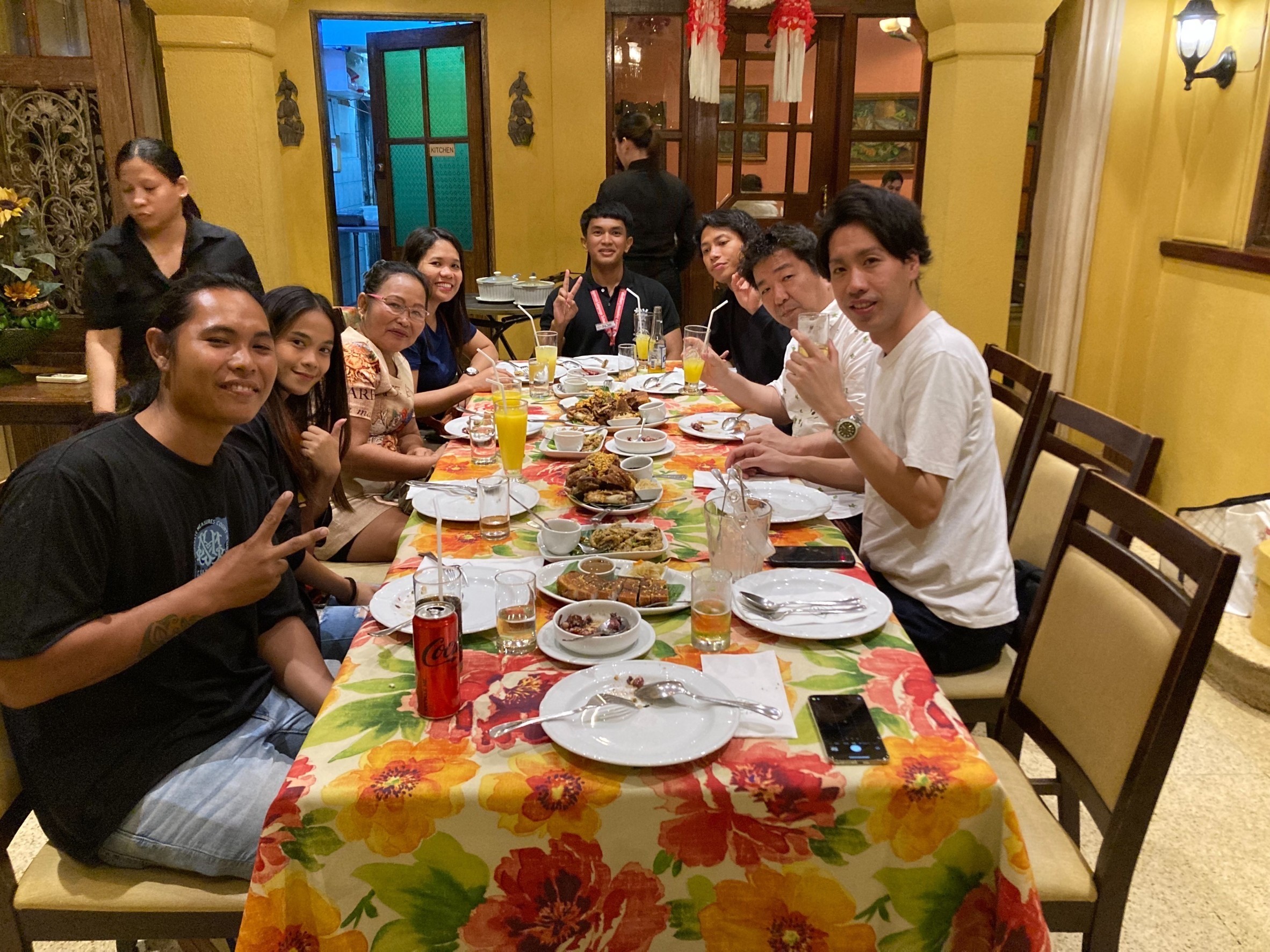 フィリピン実習生の家族と現地レストランで懇親会を開きました