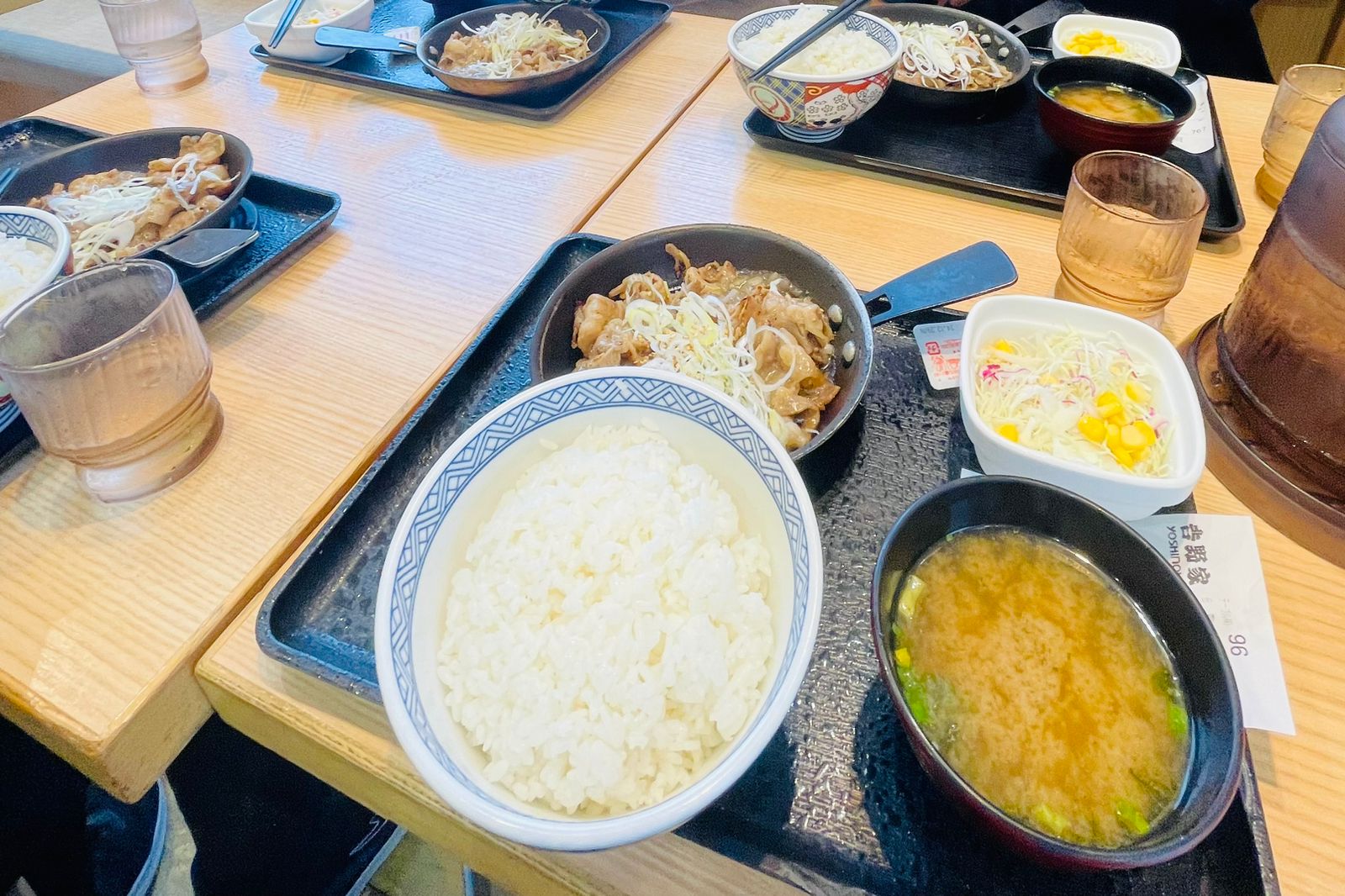 初めて、日本の牛丼を食べてみました！